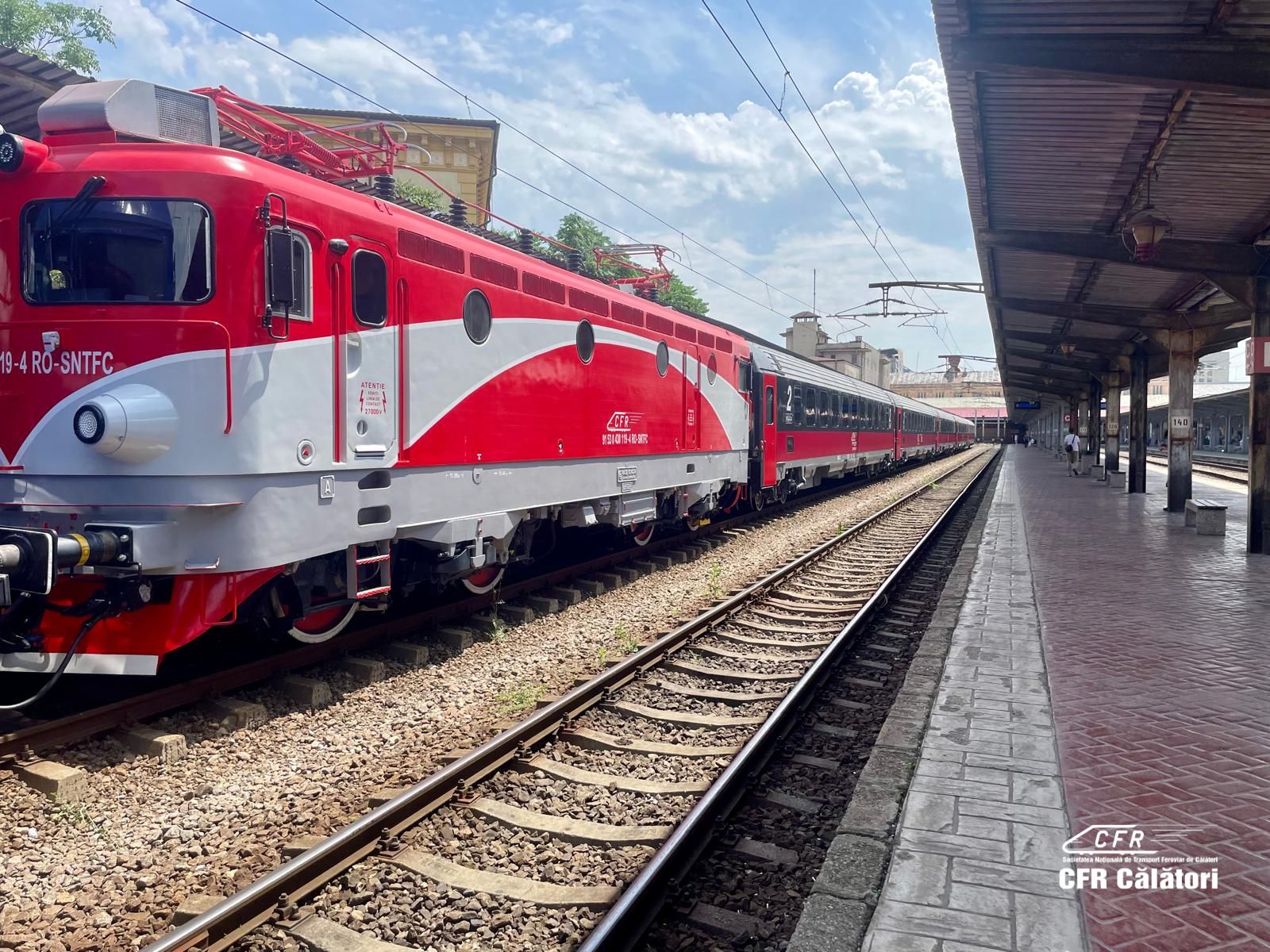 Circulație feroviară blocată în județul Timiș. Locomotiva unui tren de pasageri s-a stricat