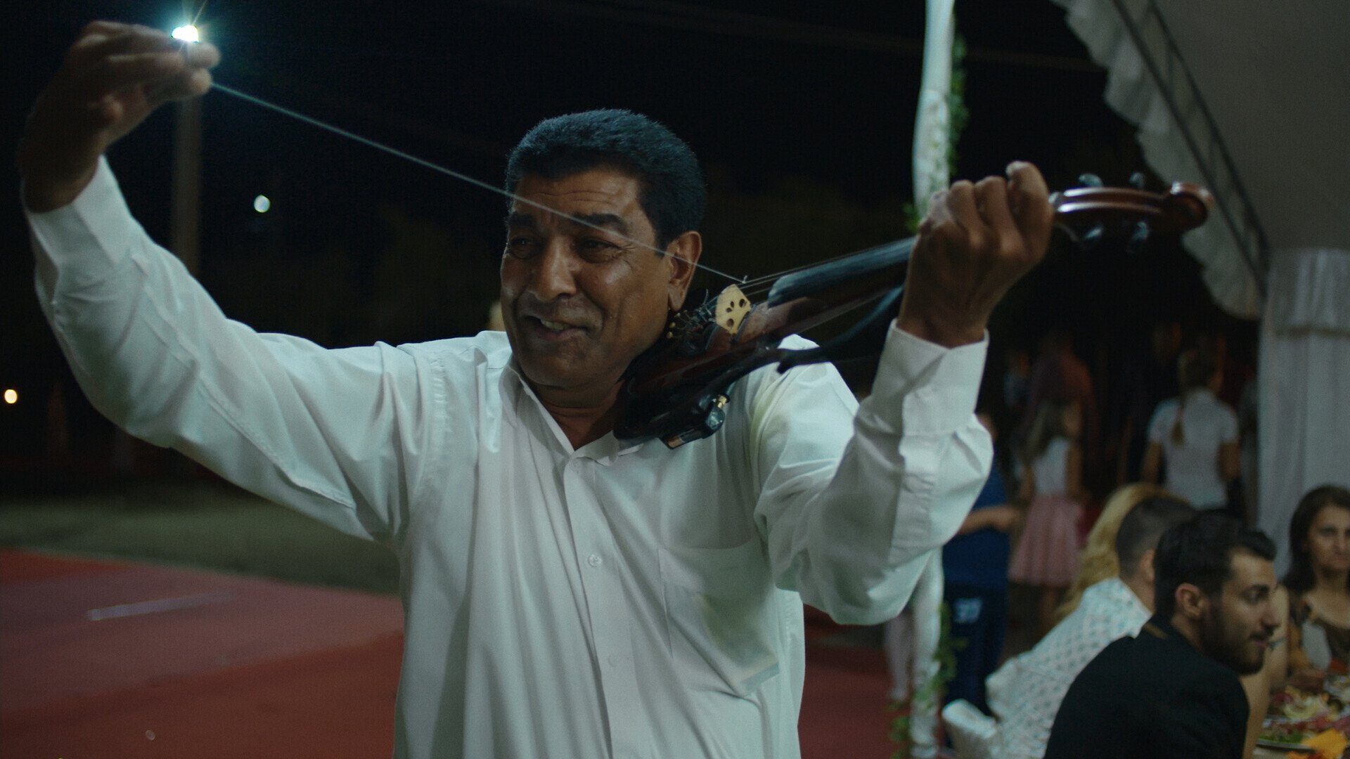 Johnny Depp, apariție specială în documentarul despre Gheorghe Caliu. Producția ajunge în cinematografele din România