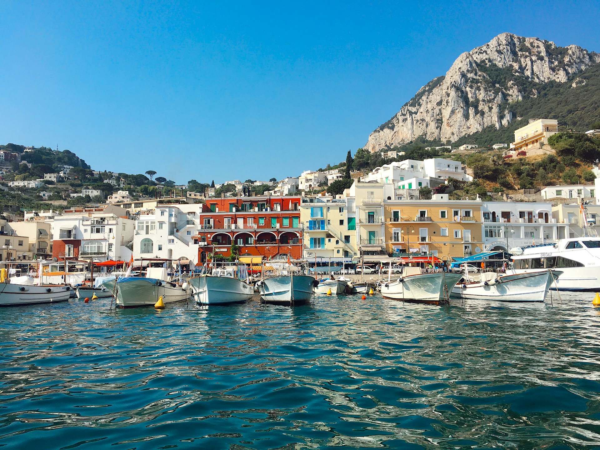 Italia schimbă regulile pentru turiști. Măsuri noi în Capri, Florența și Dolomiți
