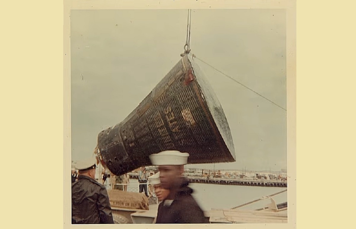 Imagini inedite cu Neil Armstrong, după revenirea de urgență din spațiu, ies la lumină după 60 de ani