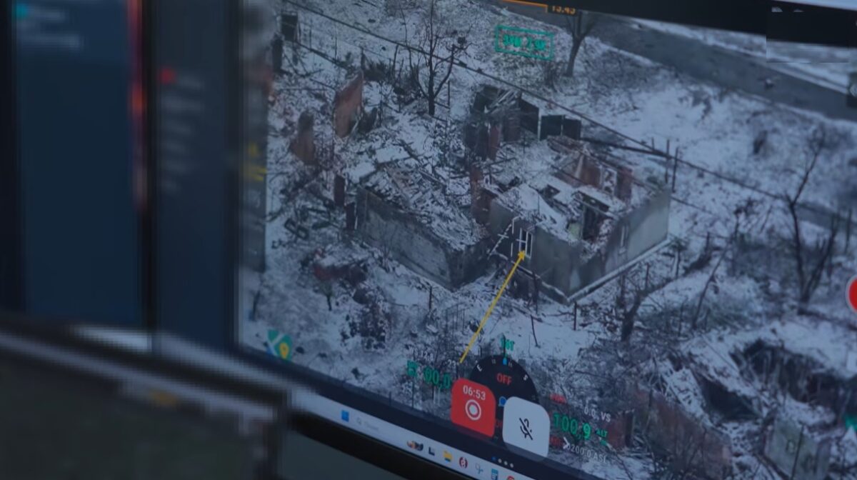 O noapte în „biroul războiului”. Cum lovesc operatorii ucraineni cu drone pozițiile rusești