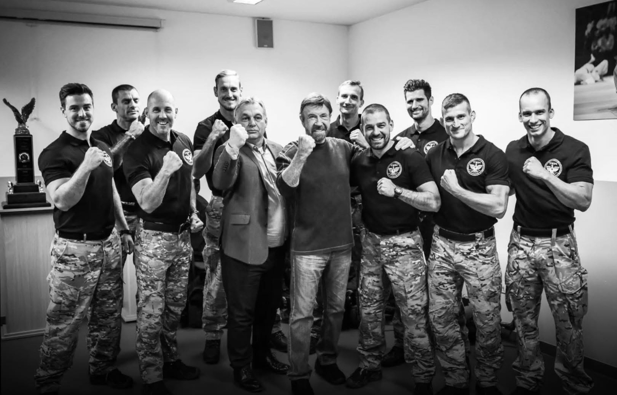 Ce i-a transmis Chuck Norris lui Viktor Orban în momentul în care cei doi s-au întâlnit
