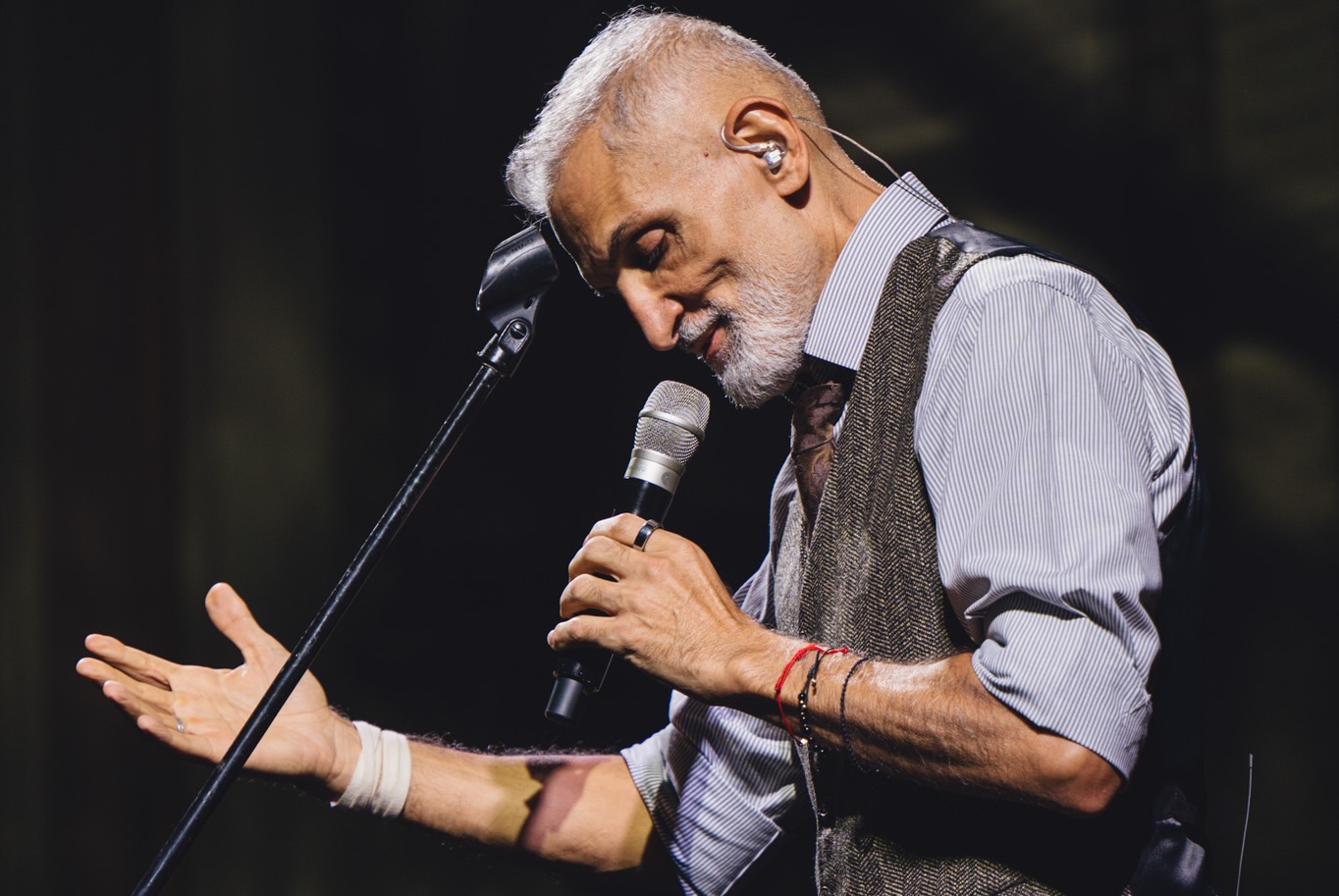 Motivația pe care familia i-a impus-o lui Damian Drăghici, în copilărie: Ori muzică, ori pușcărie