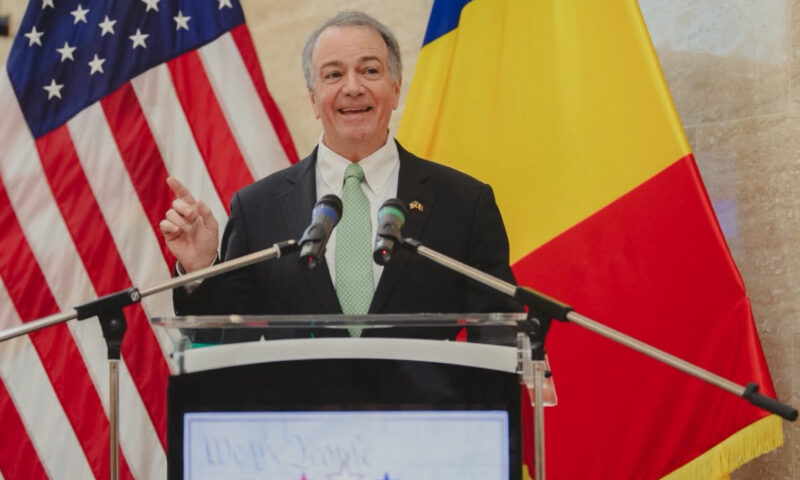 Mesajul ambasadorului SUA de Ziua Independenței: Românii cunosc valoarea libertății și prețul comunismului