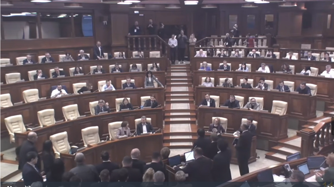 Vot cu scandal în Parlament.  Juristul olandez Herman von Hebel, cu o nouă misiune la Chişinău