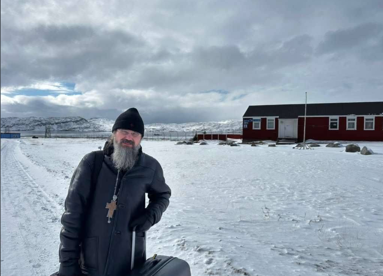 Un preot român, misiune impresionantă pe tărâmul ghețarilor. Va boteza mai mulți groenlandezi care au trecut la ortodoxie