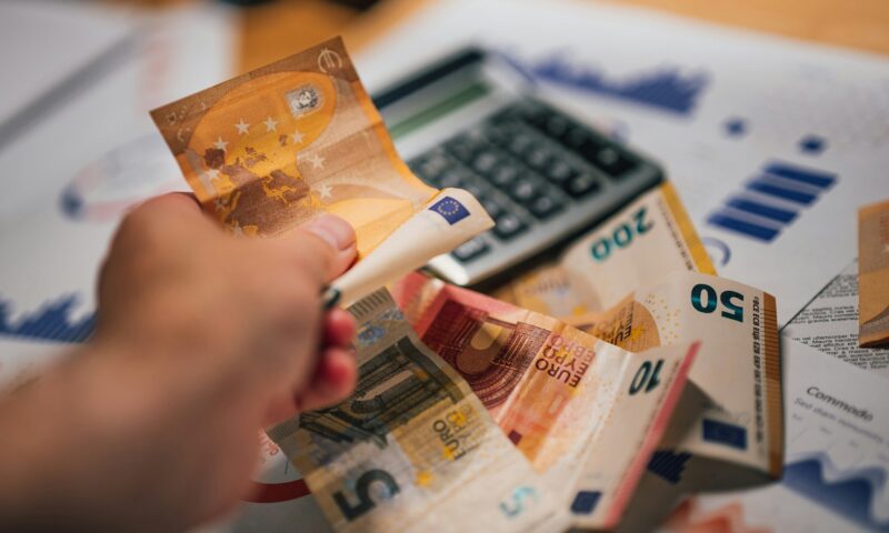 Amenzi de până la 800 de euro pentru șoferi. Greșeala care îi poate costa scump