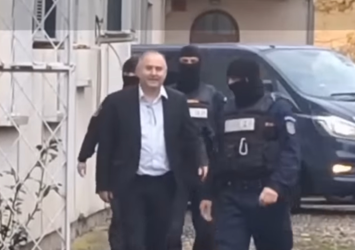 Fănel Bogos, omul de afaceri care a plătit pentru a ajunge în biroul lui Ilie Bolojan, plasat sub control judiciar