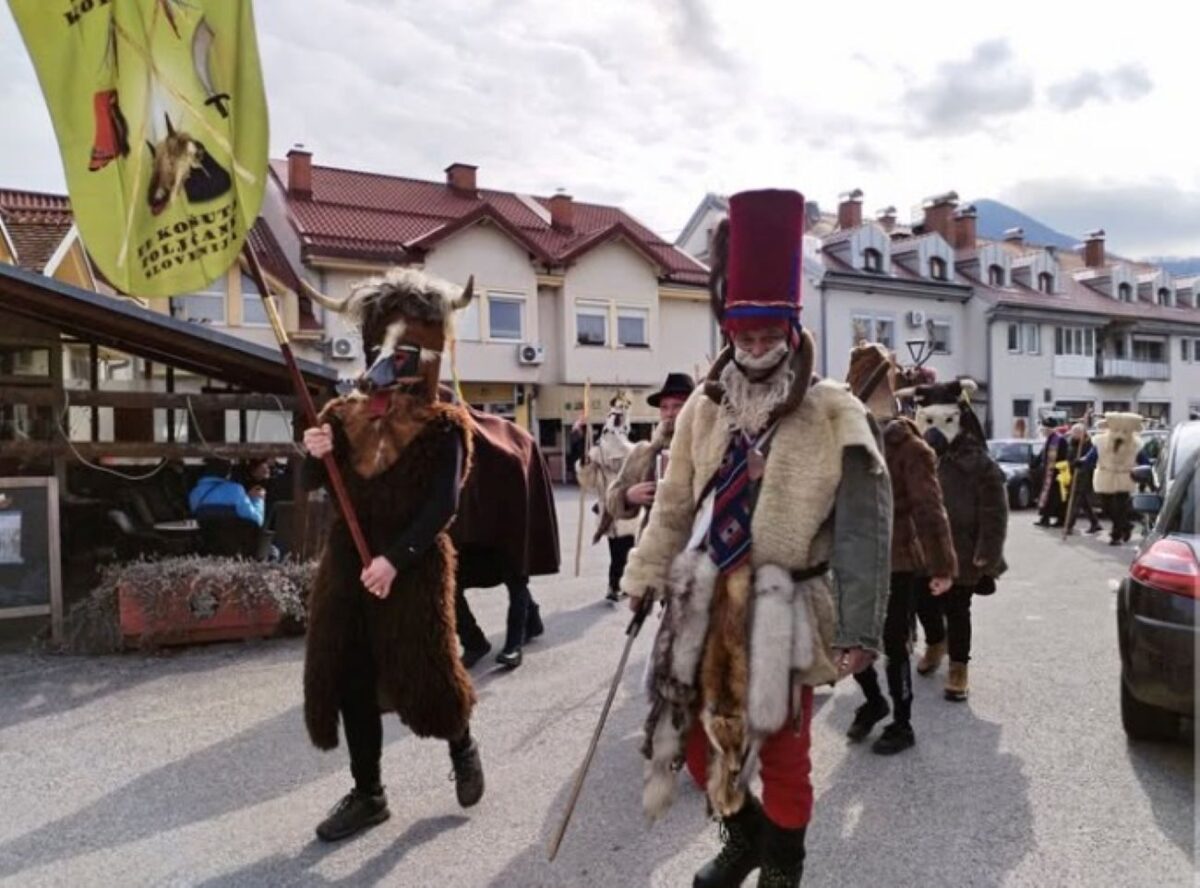 Un obicei străvechi de gonire a iernii, practicat de sloveni înainte de Paște