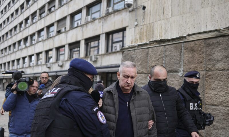 Fostul șef al ARR, Cristian Anton, dus în cătușe la DNA. Procurorii verifică dispozitivele ridicate în timpul perchezițiilor