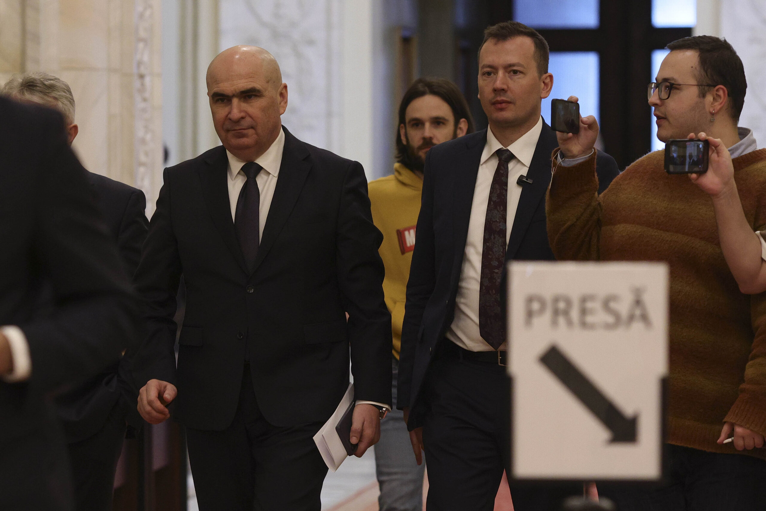 Moțiunea de cenzură împotriva lui Bolojan. Parlamentarii care s-au răzgândit