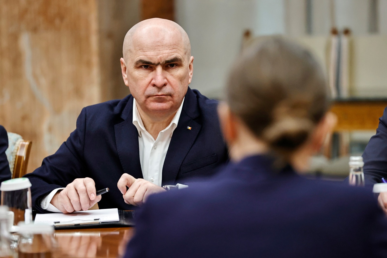 Silviu Mănăstrie: Cum și-a confecționat Ilie Bolojan imaginea de primar imaculat. Dedesubturile afacerilor din Oradea