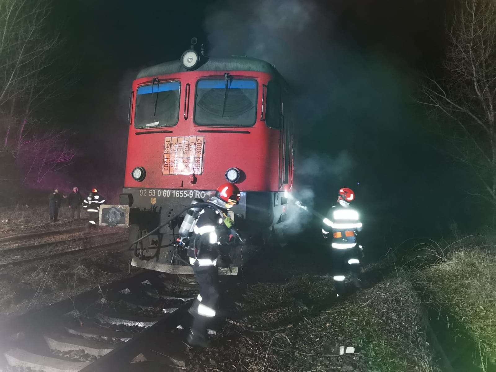 O locomotivă a luat foc în Oradea. Incendiul, provocat de o defecțiune electrică
