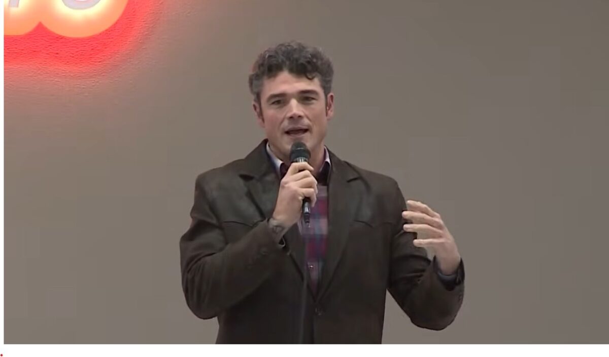 Cine este, de fapt, demisionarul Joe Kent. E acuzat de răspândirea de teorii ale conspirației și de scurgeri de informații