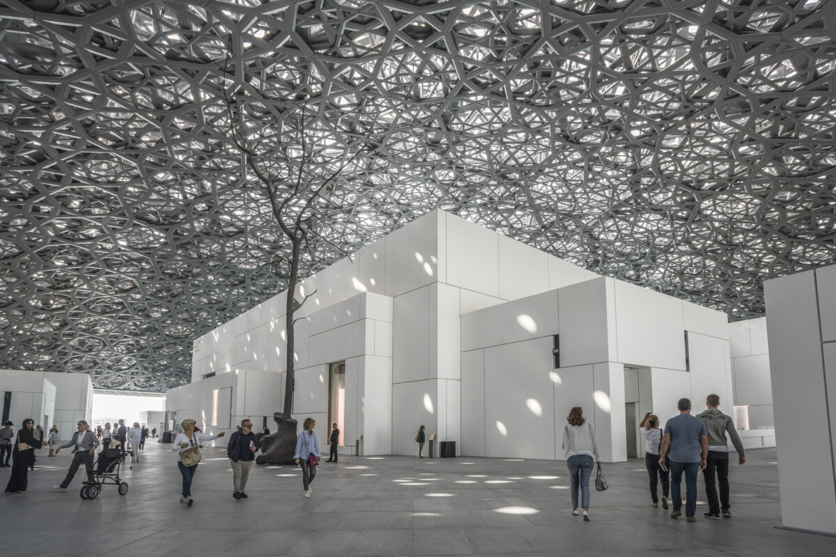 Conflictul din Orientul Mijlociu aduce în prim-plan securitatea colecțiilor Louvre expuse în Abu Dhabi