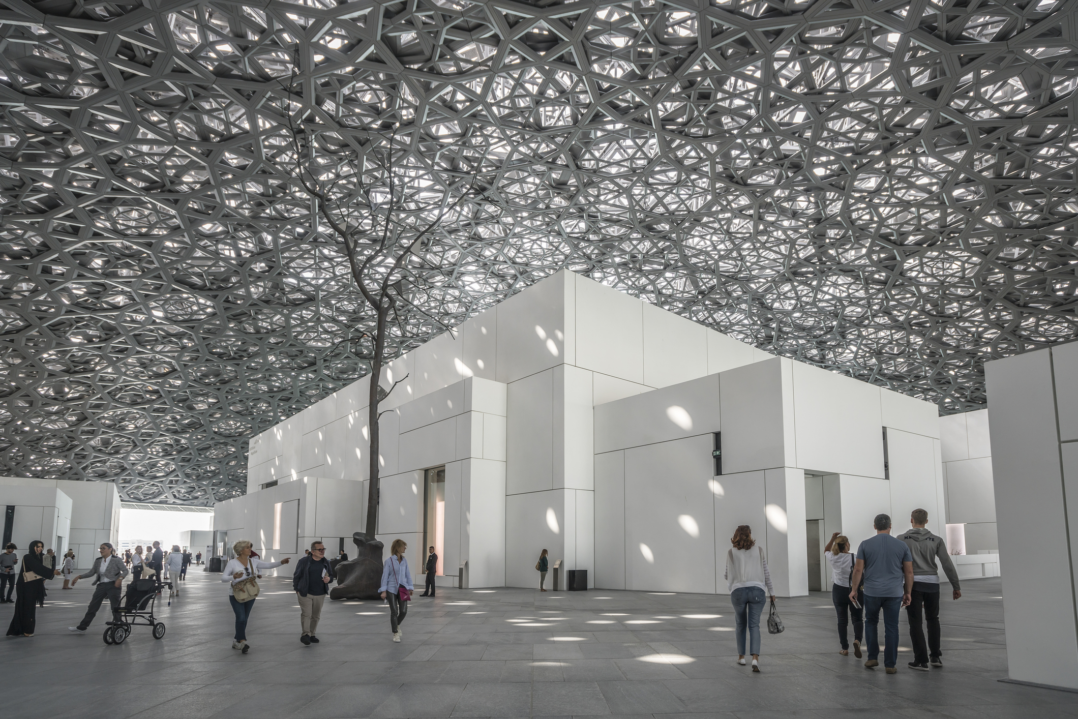 Conflictul din Orientul Mijlociu aduce în prim-plan securitatea colecțiilor Louvre expuse în Abu Dhabi