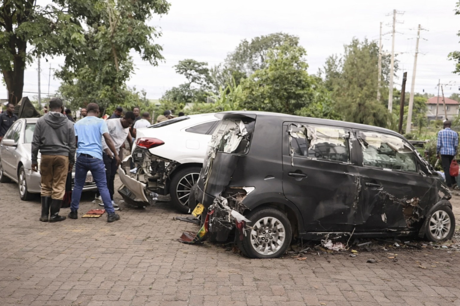 Imagini dramatice după inundațiile din Nairobi. Zeci de mașini luate de ape și cel puțin 23 de victime