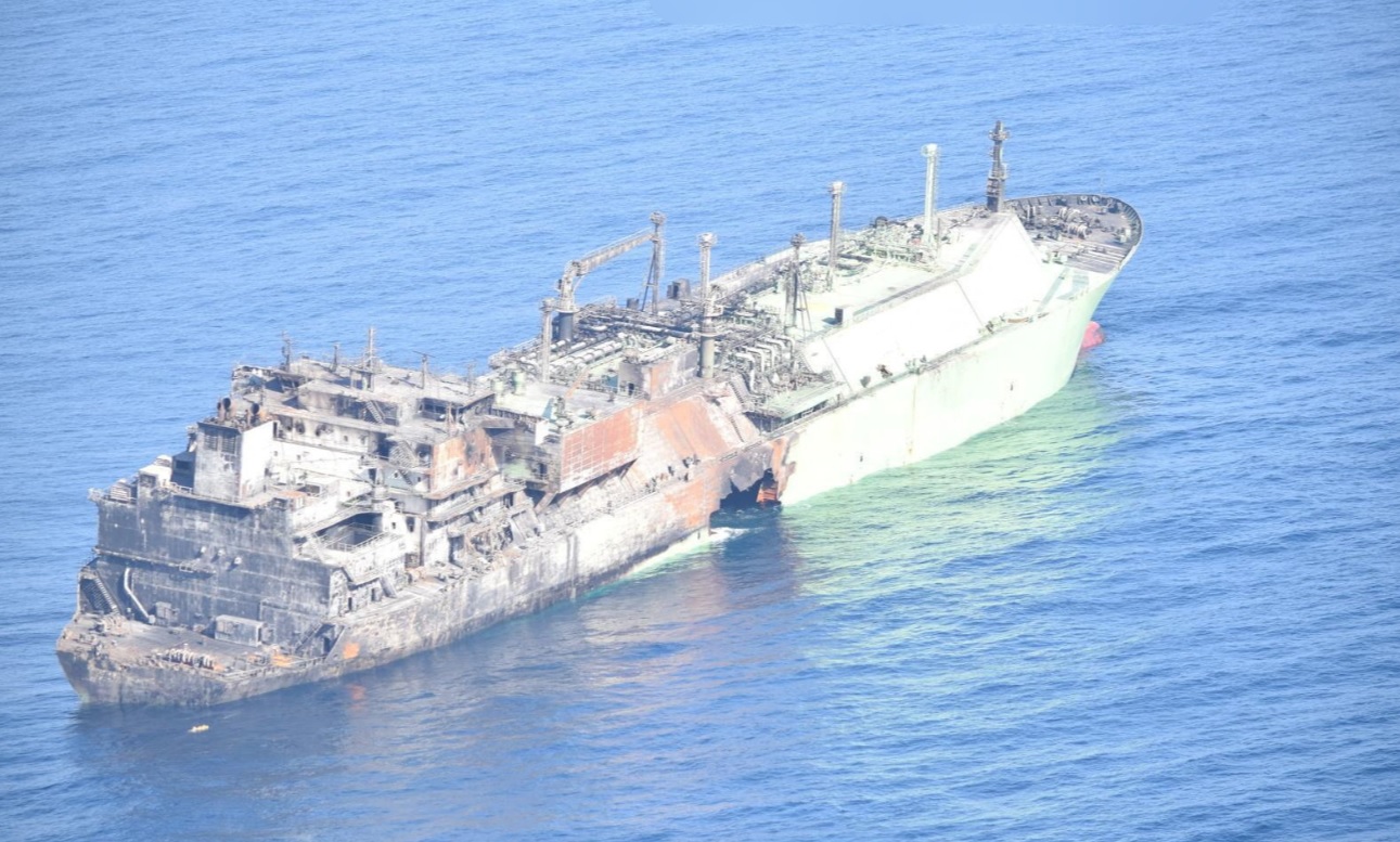 Navă rusească încărcată cu gaz lichefiat, în derivă între Italia și Malta după un posibil atac cu drone