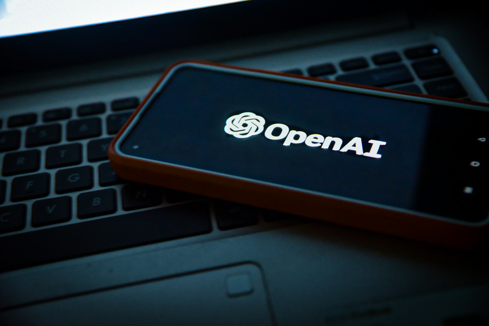 OpenAI își dublează planurile de extindere. Compania vrea 8.000 de angajați până în 2026