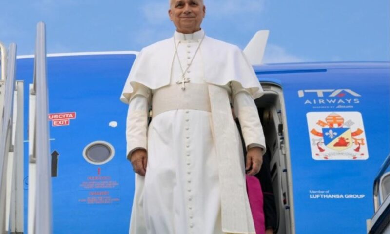 Papa Leon vizitează „fiica cea mare a Bisericii”. Slujbă cu jumătate de milion de oameni la Paris