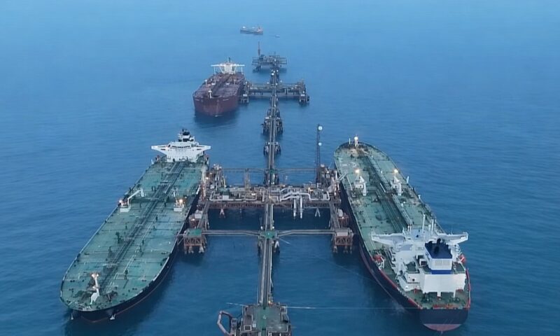 Trei petroliere iraniene, oprite de SUA în afara Strâmtorii Ormuz