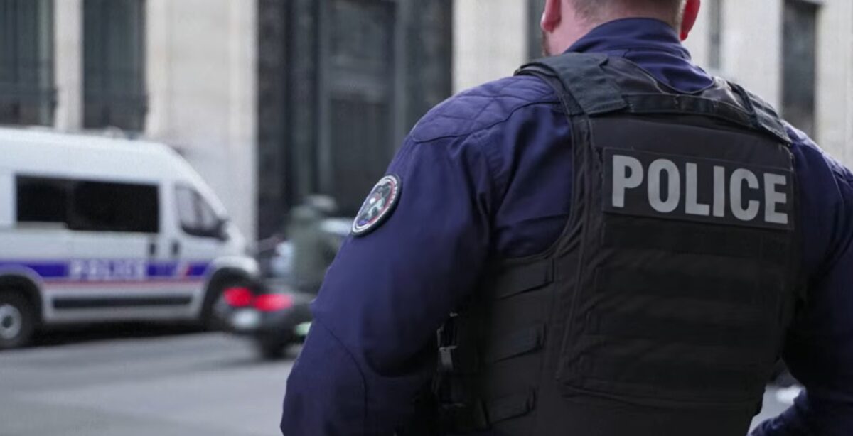 Atentat cu bombă în fața Băncii SUA din Paris, oprit de poliție. Recrutarea s-a făcut prin aplicația Snapchat