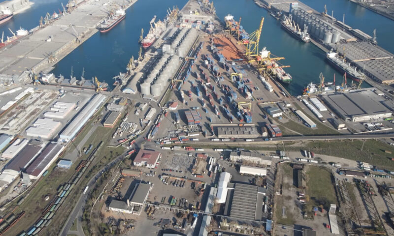 Percheziții în Portul Constanța. În vizor sunt și funcționarii Autorității Vamale Române