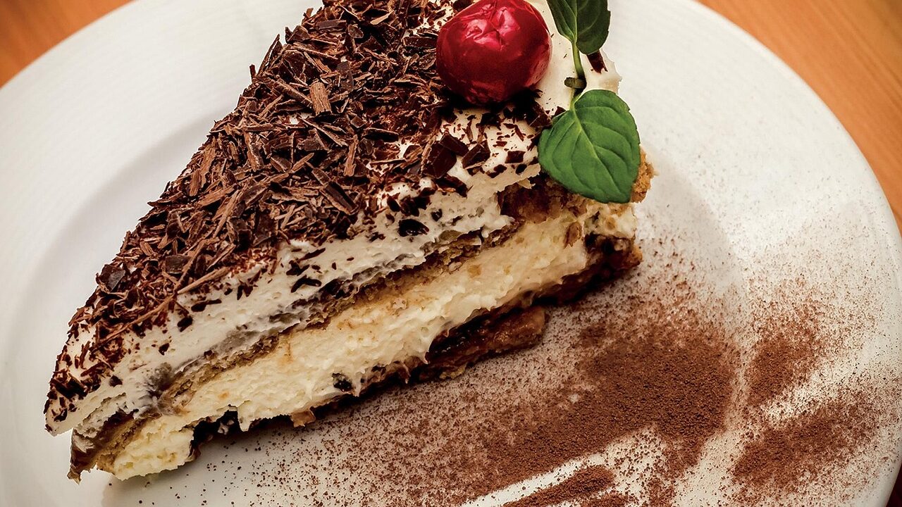 Prăjitură cu ciocolată, smântână și bere neagră. Rețeta deliciului irlandez