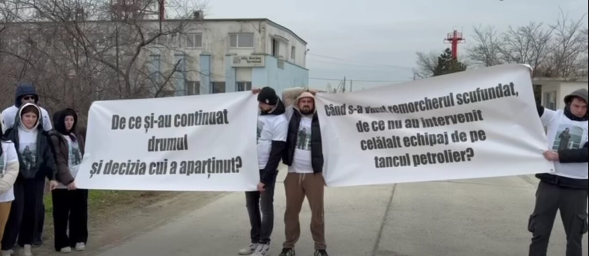 Protest la Midia după scufundarea remorcherului. Familiile marinarilor cer explicații și acuză decizii greșite