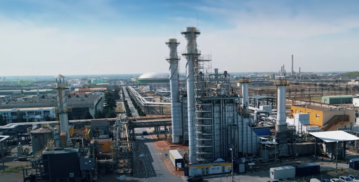 Producția de carburanți la Petrobrazi, redusă temporar în plină criză. Rafinăria intră în revizie