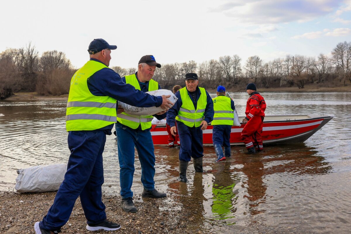 Poluare după un atac rusesc în Ucraina. Un oraș din Republica Moldova a rămas fără apă potabilă