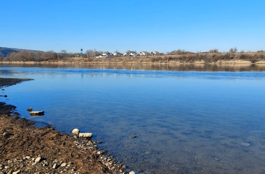 Consumul de pește din Nistru, interzis temporar din cauza contaminării cu produse petroliere