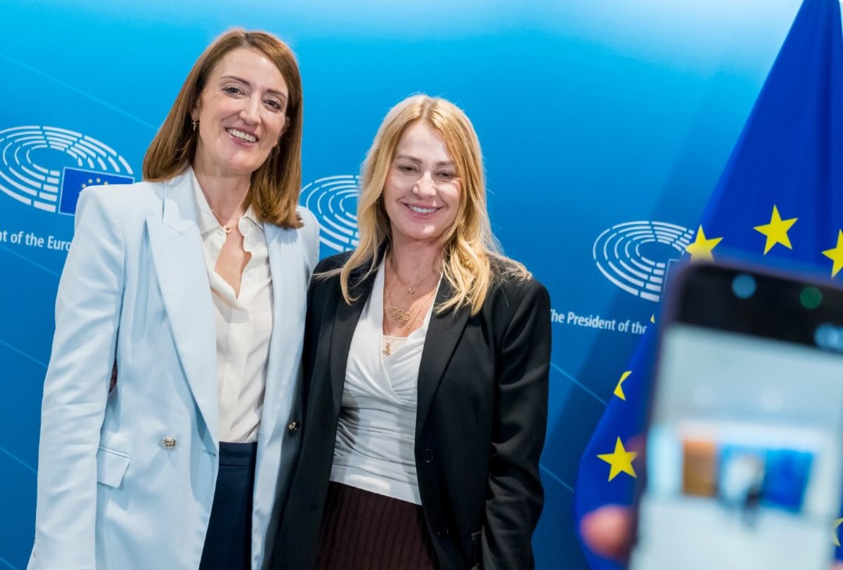Nadia Comăneci, invitată de onoare la Parlamentul European. Ce cadouri a primit fosta gimnastă