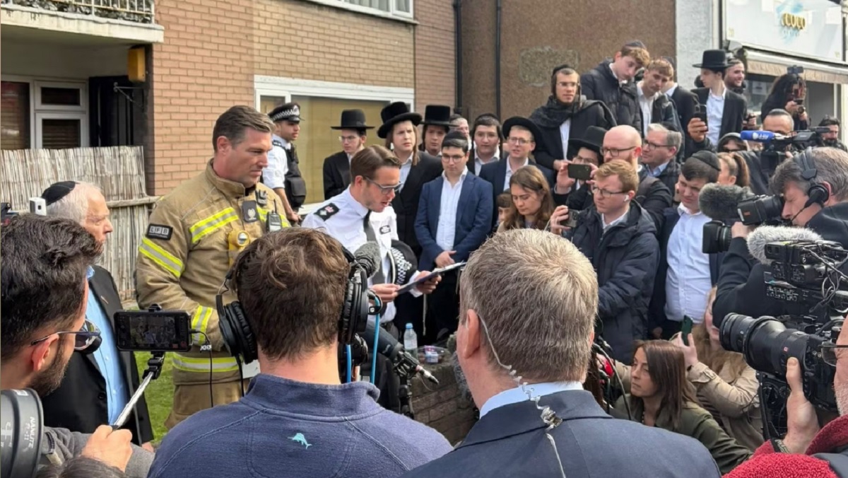 Poliția din Londra investighează posibile legături cu Iranul după incendierea ambulanțelor organizației evreiești