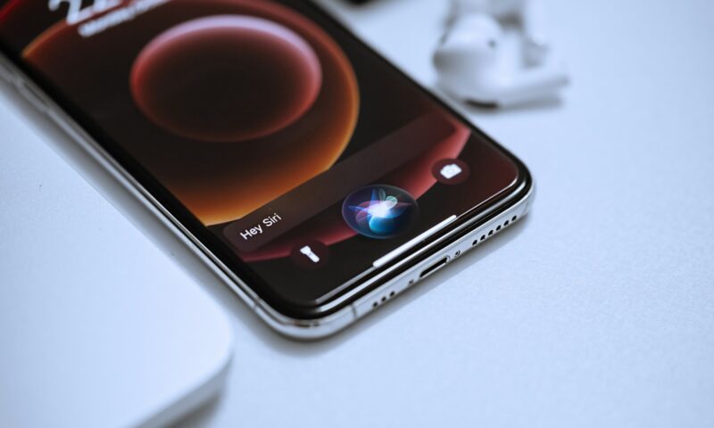 Siri devine mai inteligent. Apple lansează noua generație de funcții AI