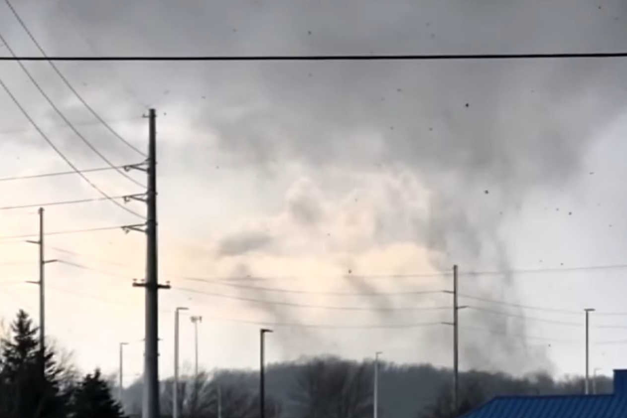 Cel puţin patru persoane au murit, iar peste zece au fost rănite în urma tornadelor din SUA