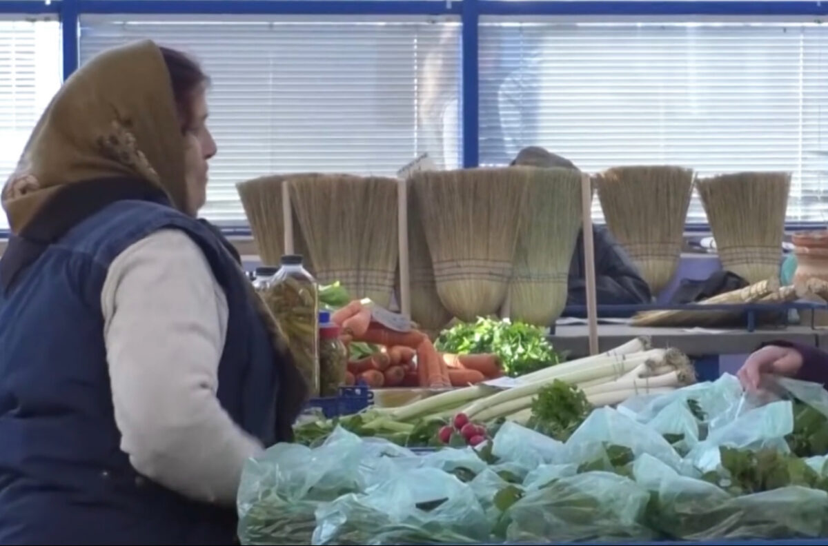 Urzicile, mai scumpe decât carnea. Cât plătesc românii prea leneși să și le culeagă singuri