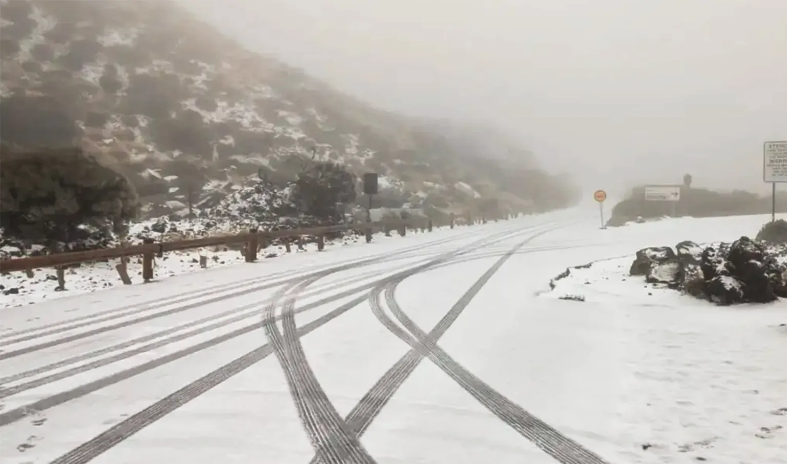 Vreme de iarnă la final de aprilie. Ploi și ninsori pe Valea Prahovei, frig pe litoral de 1 Mai