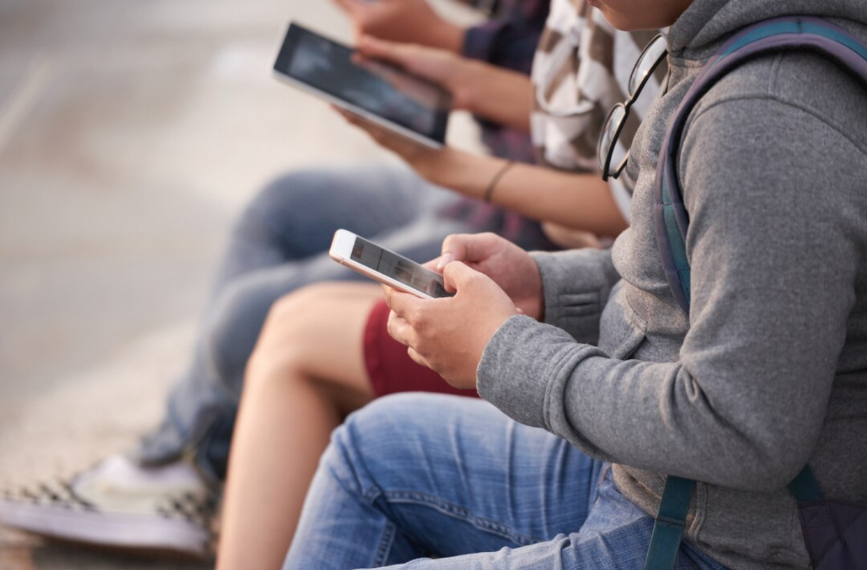 adolescenți telefon