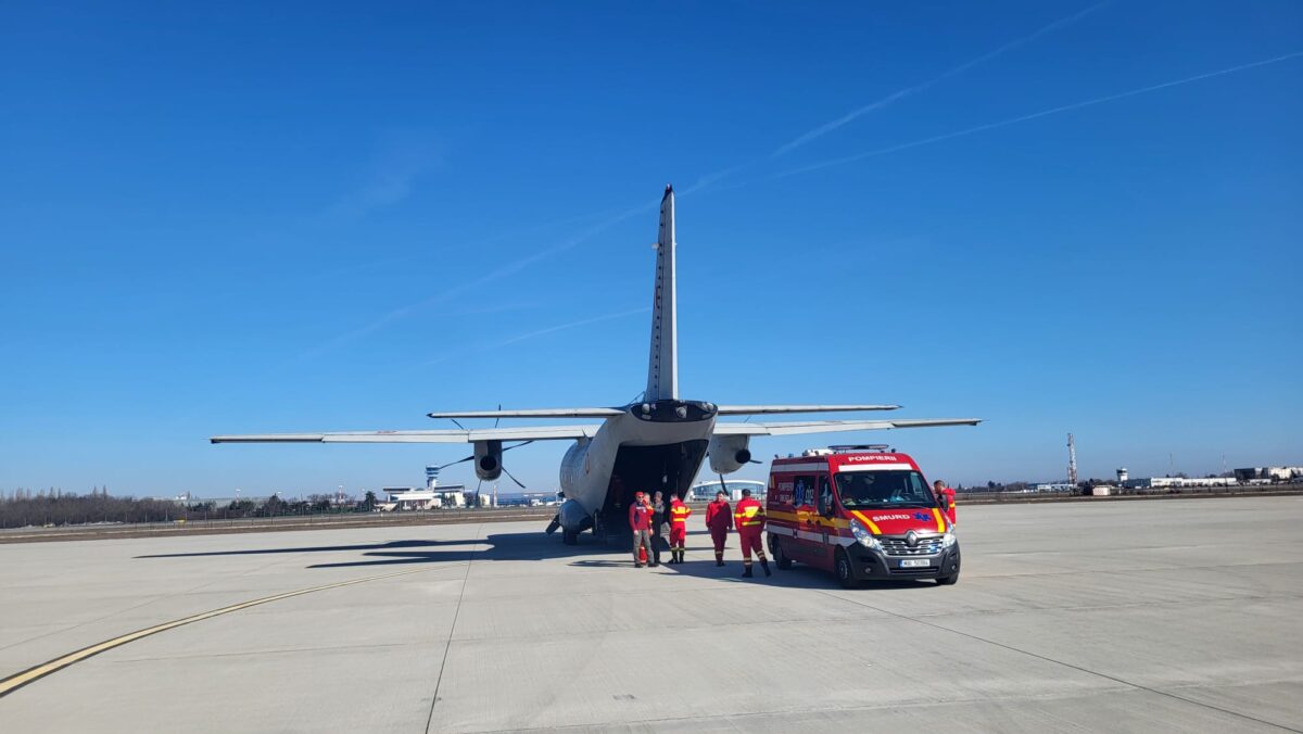 Transport medical de urgență, de la Otopeni. O aeronavă C-27J Spartan a decolat cu doi pacienți cu arsuri către Belgia
