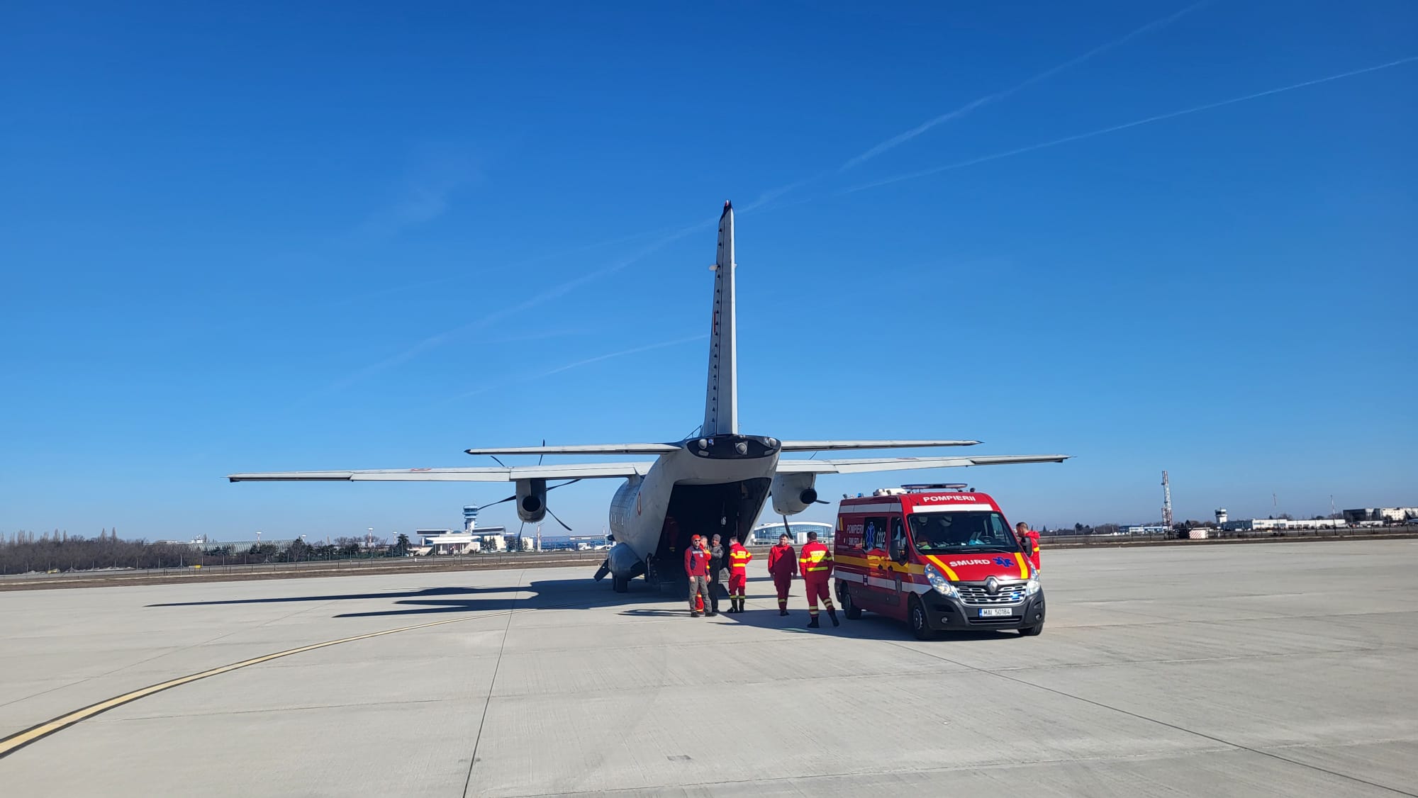 Transport medical de urgență, de la Otopeni. O aeronavă C-27J Spartan a decolat cu doi pacienți cu arsuri către Belgia
