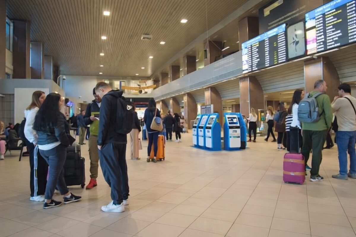 Noi zboruri pentru românii aflați în Orientul Mijlociu. Autoritățile anunță curse prin Oman și mai multe zboruri din Dubai