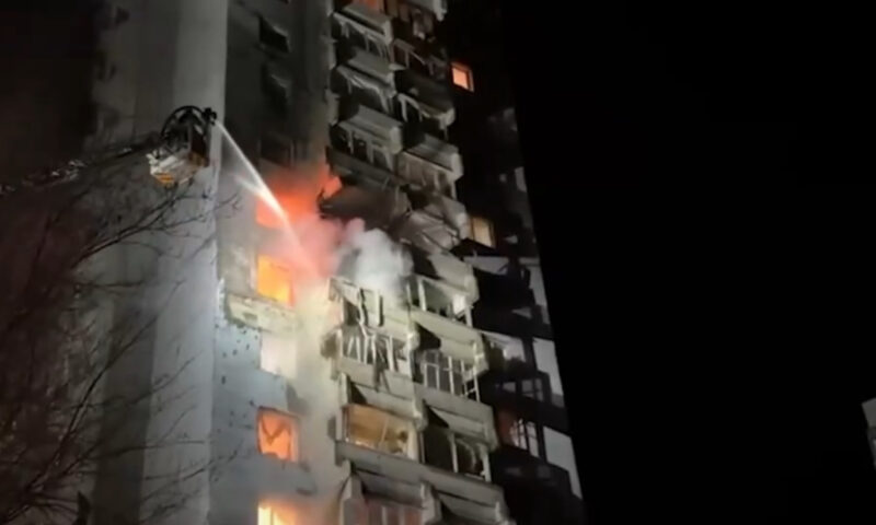Patru morți și 78 de răniți în Ucraina, după un nou val de atacuri rusești. O dronă a lovit un bloc din Kiev