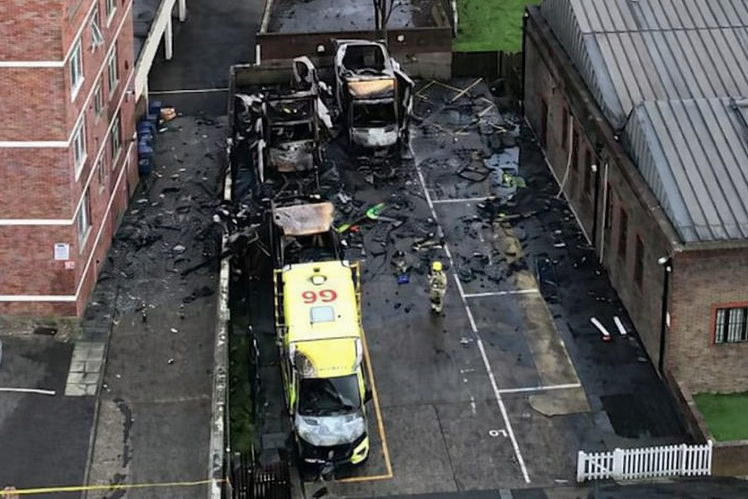 Patru ambulanțe ale unei organizații evreiești, incendiate la Londra. Atac investigat ca faptă antisemită