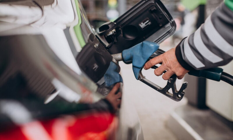 Benzina și motorina se scumpesc din nou. De ce reducerea accizei nu a oprit creșterea prețurilor