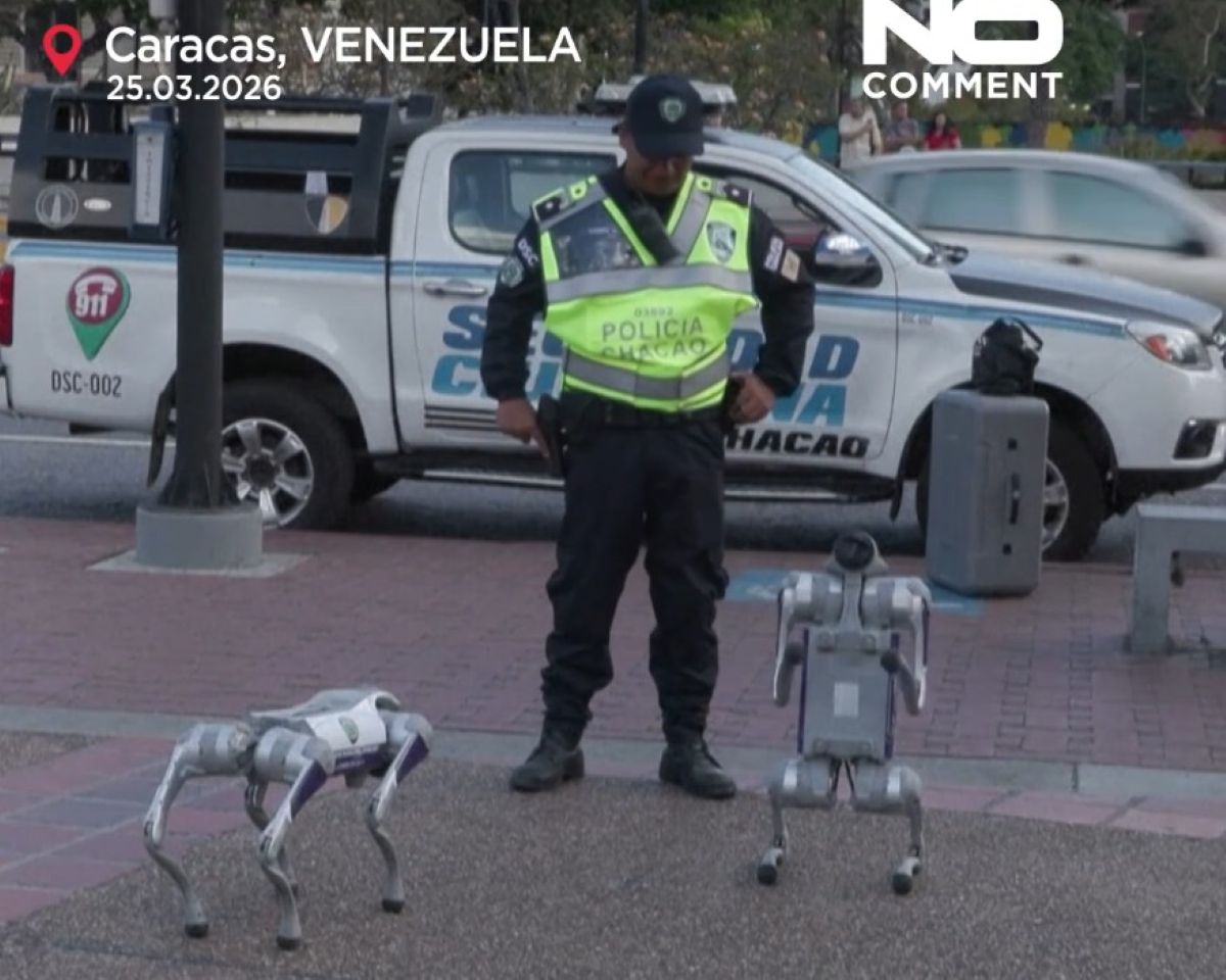 Venezuela a introdus câini robot, bazați pe tehnologie AI, pentru patrulare. Ce se va întâmpla cu polițiștii și patrupezii tradiționali