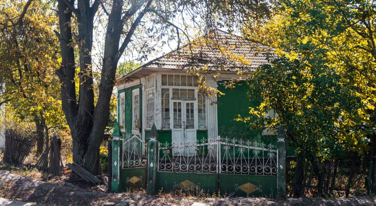 Locul în care îți poți cumpăra o casă cu cinci lei. Viitorii proprietari trebuie să îndeplinească o singură condiție