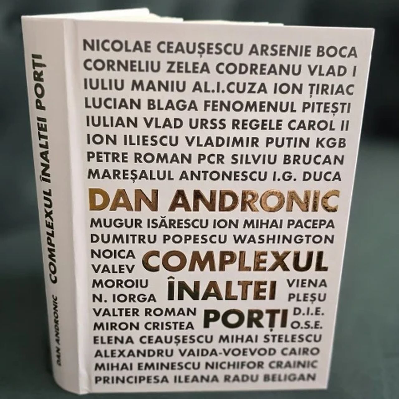 „Editura de carte” rememorează cartea care a devoalat tragediile marilor dictaturi
