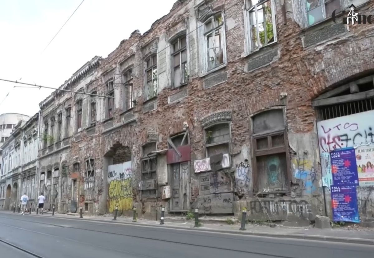 Povestea Hanului Solacolu din București, de unde Primăria Capitalei a scos 2.000 de tone de gunoaie. Are o istorie de peste 160 de ani