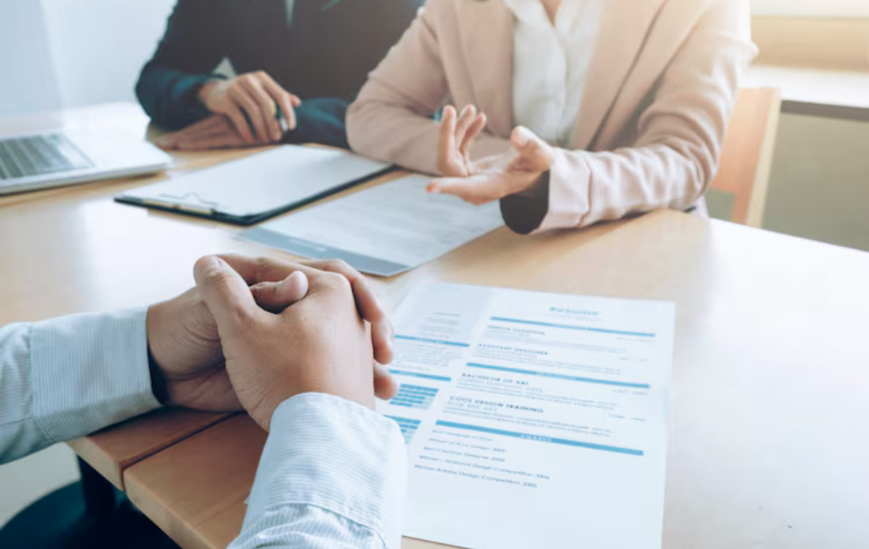 Reconversia profesională în 2026. Ce trebuie să știi dacă vrei să alegi un nou drum în carieră